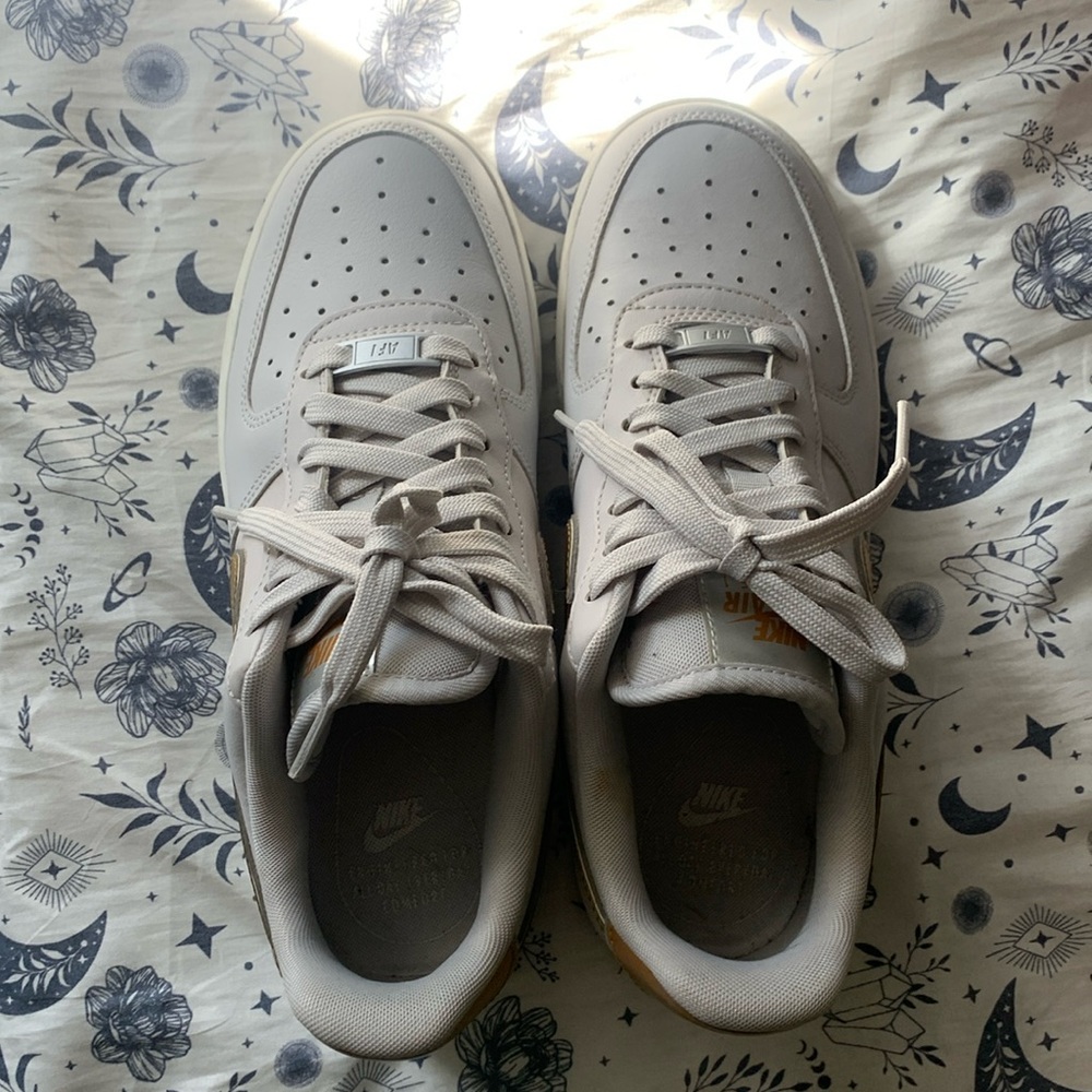 Nike women’s air force 1 metallic